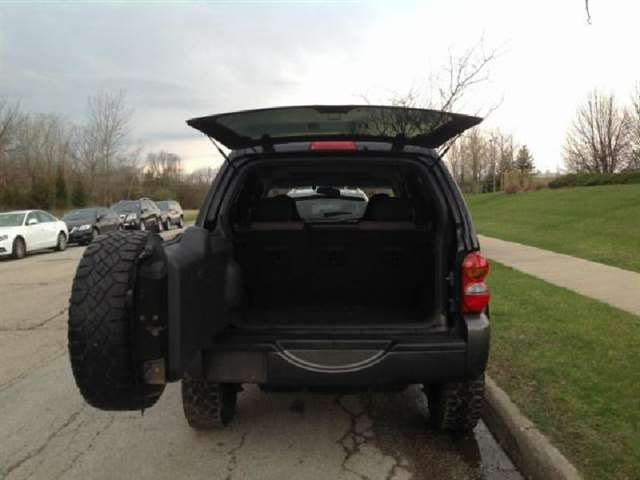 2004 Jeep Liberty 4dr Sport 4WD SUV